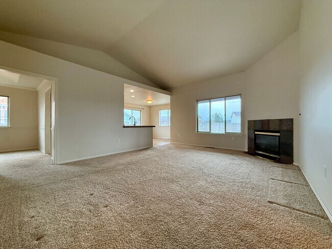 Foto del edificio - CHECK OUT THIS SPACIOUS, LOVELY REDMOND HOME! GREAT LAYOUT!