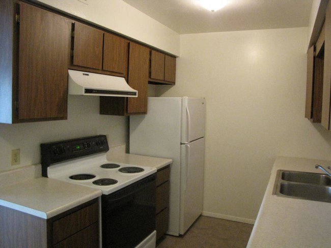 Kitchen - Quail Ridge Apartments