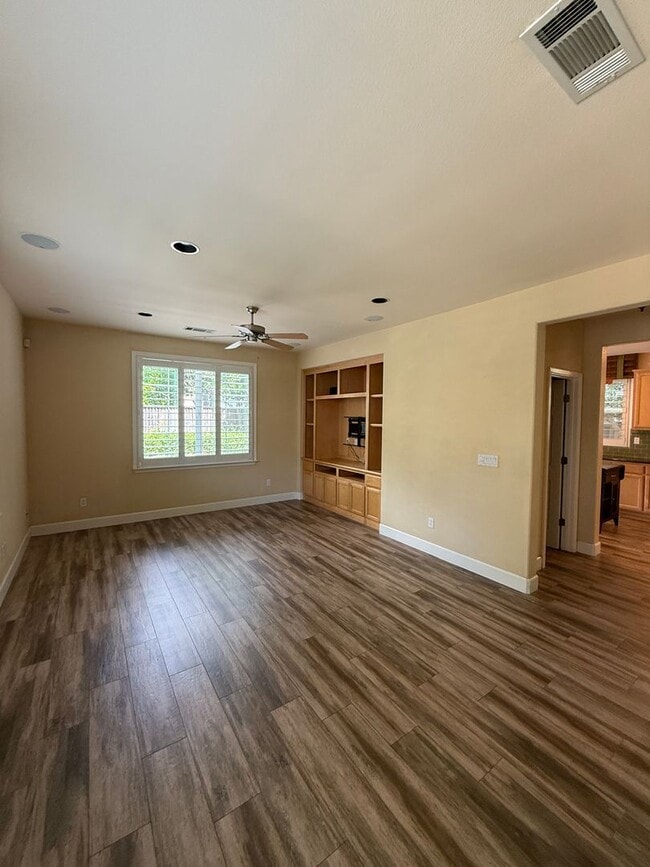 Building Photo - Former Model Home