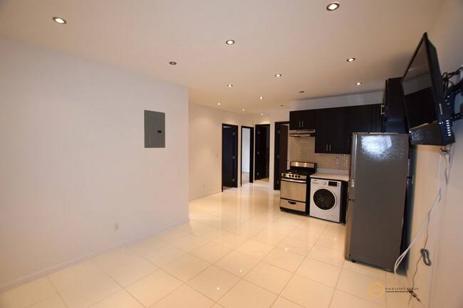 Building Photo - 606 W 137th St