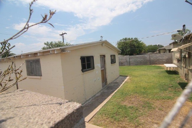 Building Photo - Flower Duplexes