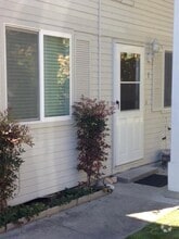 Building Photo - 2285 Poplar Dr