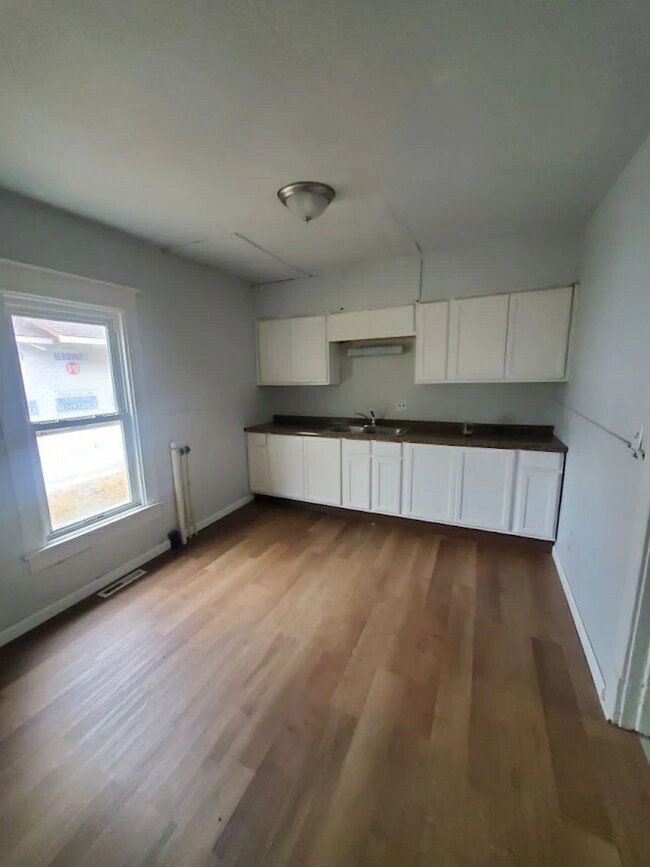 Foto del edificio - Charming 3-Bedroom Property in Prime Location