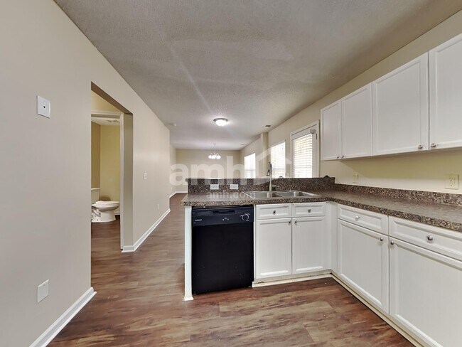 Foto del edificio - 405 White Bluff Ct