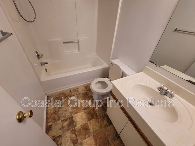 Foto del edificio - 1424 Deerpond Ln
