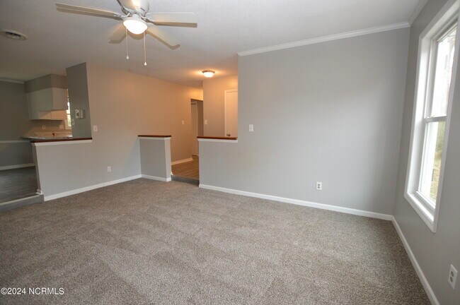 Foto del edificio - 307 Stillwood Dr