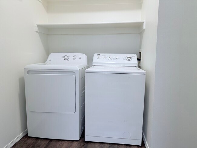 Foto del edificio - 516 Winnie Way