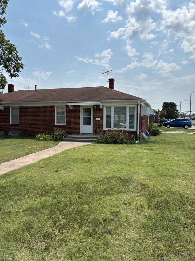 Building Photo - 1 E 28th Ave