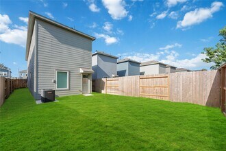 Building Photo - 939 Pertuso Ln