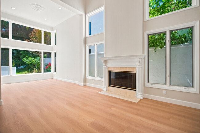 Building Photo - 4324 Park Verdi
