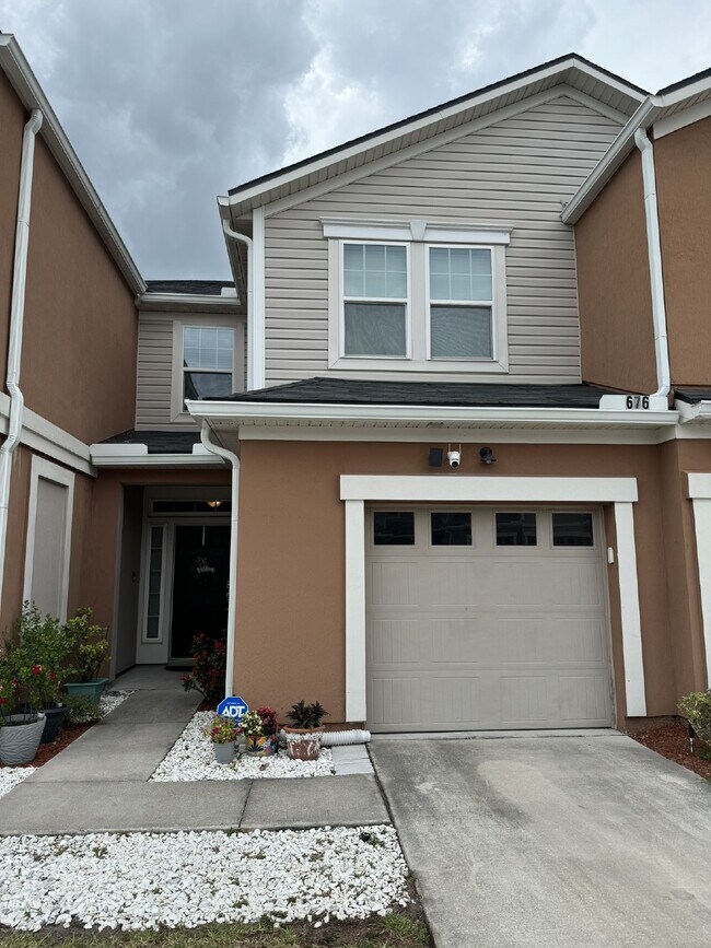 Building Photo - Willowbrook - Oakleaf