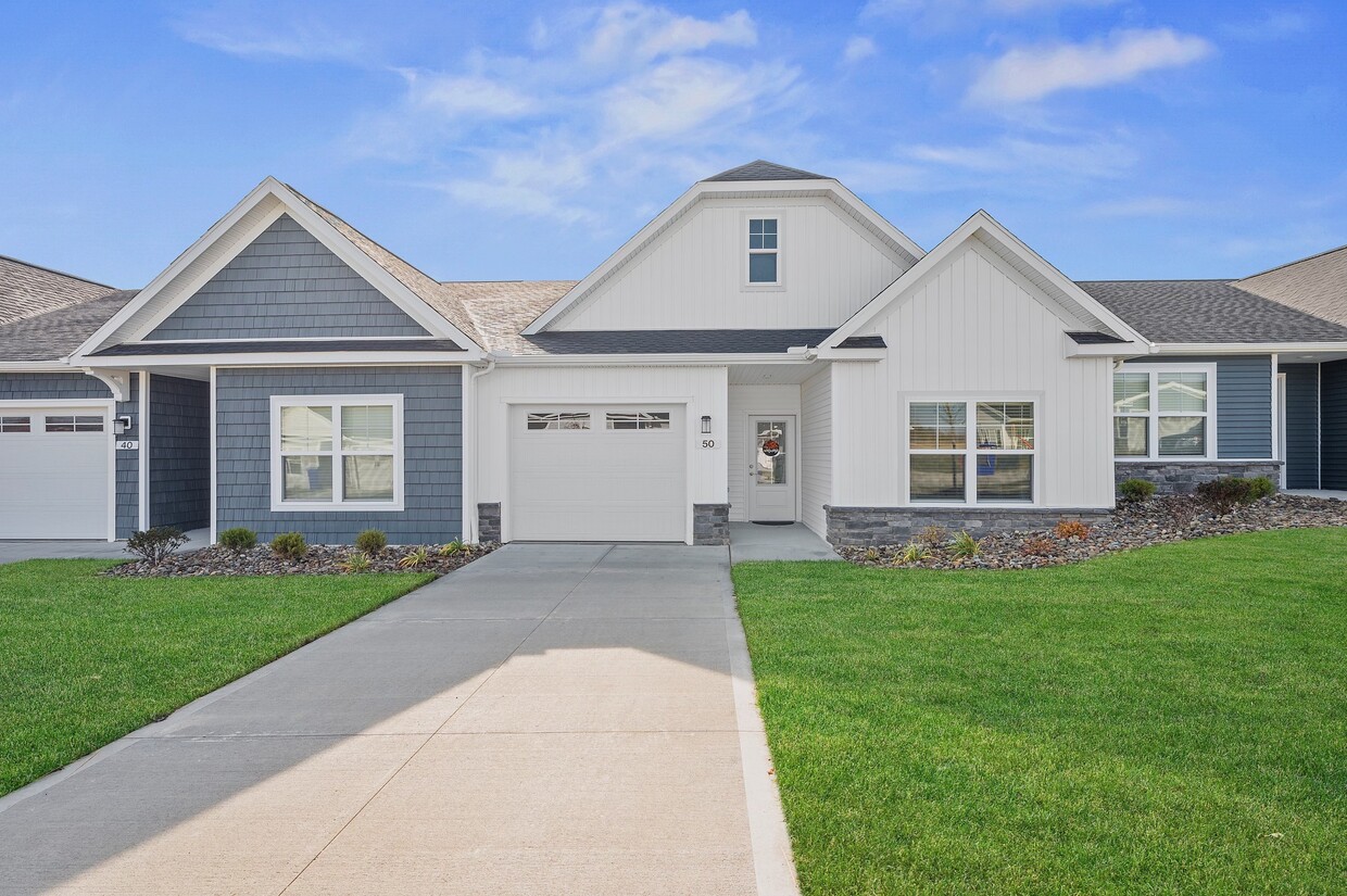 The Village at Hinckley Oaks 1456 Ridan Way Hinckley, OH Apartments