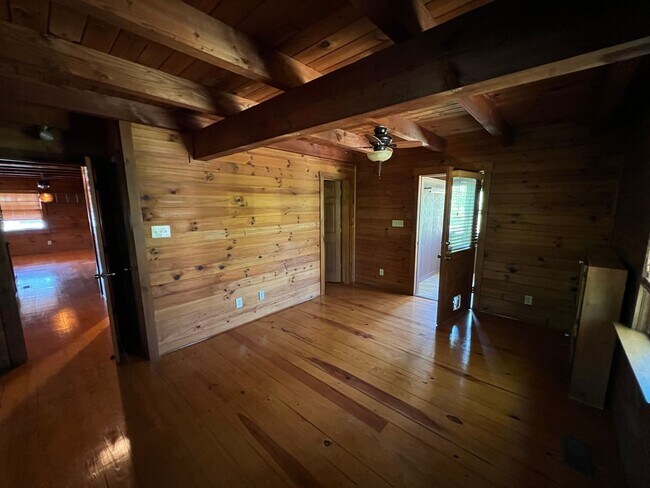 Building Photo - 5812 Stoneridge Rd