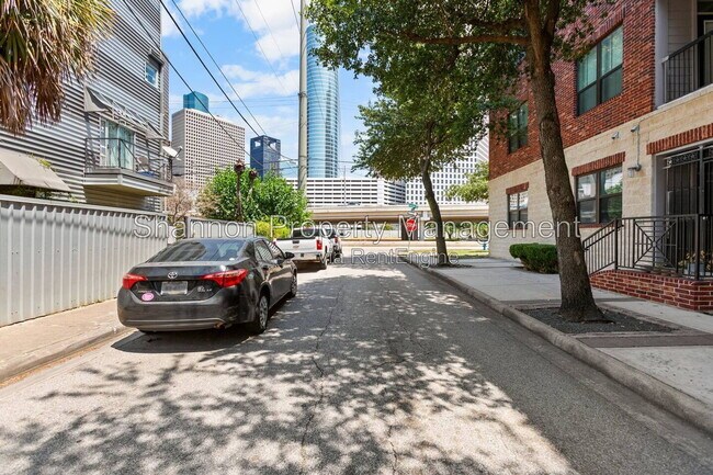 Foto del edificio - 712 Ruthven St