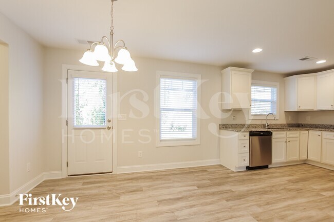 Foto del edificio - 6631 Rockwell Blvd W