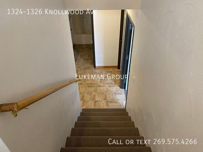 Foto del edificio - 1324-1326 Knollwood Ave-