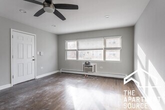 Building Photo - 1323 W Sherwin Ave