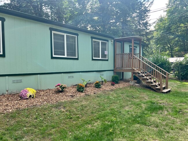 Building Photo - 1042 Clubhouse Ln SE