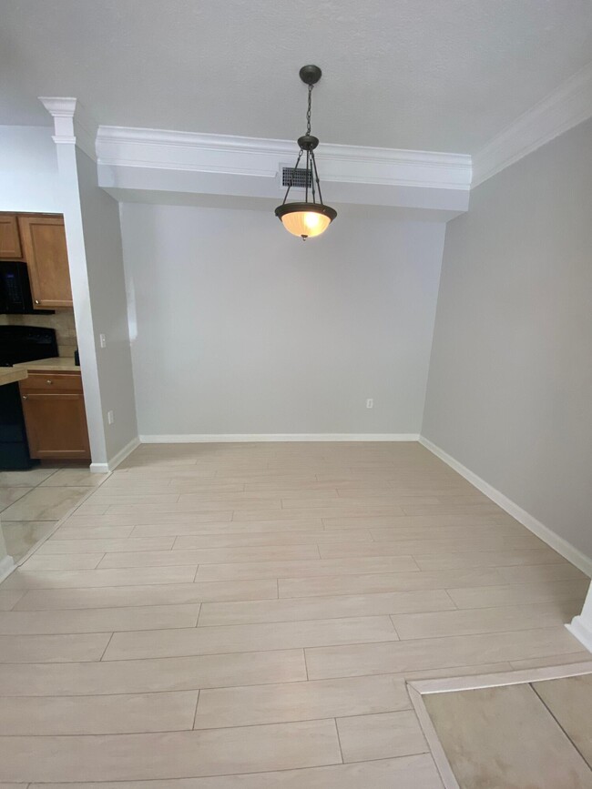 Building Photo - 9111 Myrtlewood Cir W