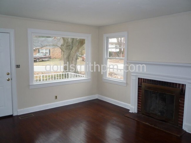 Foto del edificio - 10 Mayflower Ave