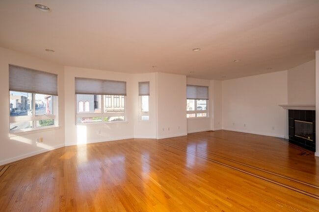 Building Photo - 1701 Judah St