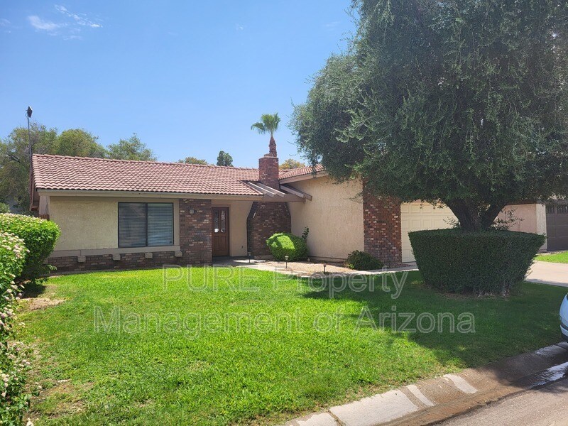 Primary Photo - 1607 E Edgewater Dr