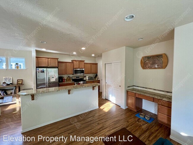 Building Photo - 3 br, 2.5 bath House - 61773 SE Camellia S...