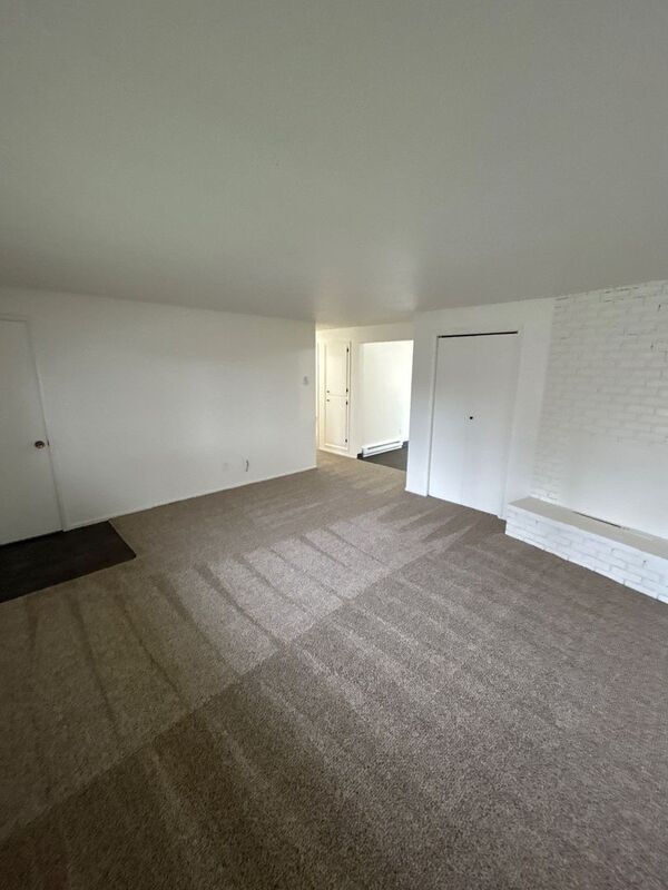 Foto del edificio - 3924 Iberis St NE