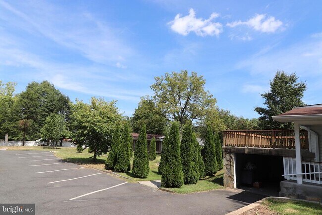Building Photo - 4006 Buckman Rd