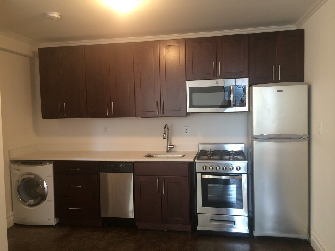 Foto principal - 172 E 2nd St