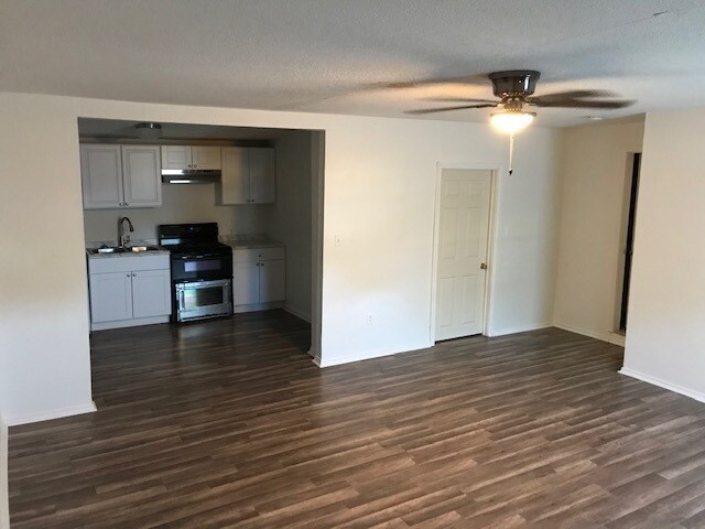 Building Photo - 5415 Buena Vista St #2