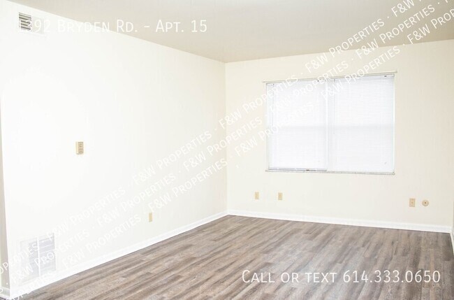 Foto del edificio - 1392 Bryden Rd