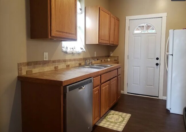 Foto del edificio - 231 N Elm St