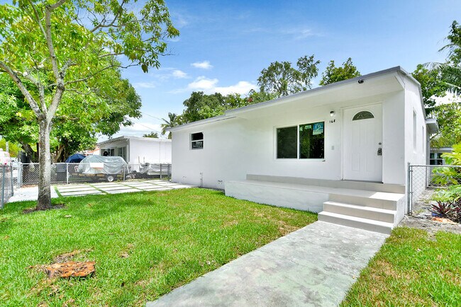 Foto del edificio - 168 NW 68th Ter