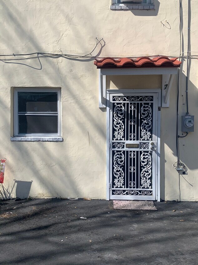Primary Photo - 320 Market St
