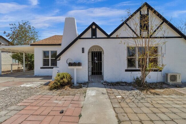 Foto del edificio - 1/2 MONTH FREE RENT MOVE IN SPECIAL!!! Brand new remodeled in the heart of downtown PHX