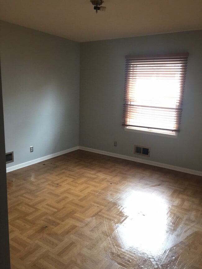 Bedroom 3 - 1608 S. Walnut St.