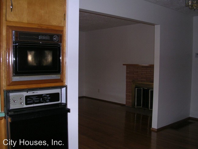 Building Photo - 6208 NE Glisan St