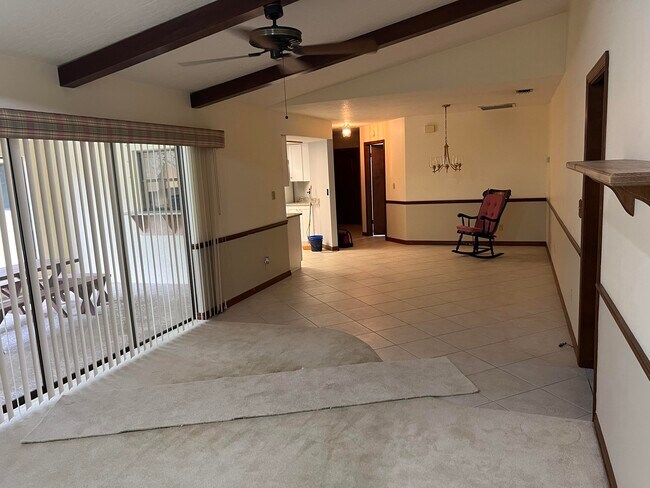 Foto del edificio - 2239 Woodlawn Cir