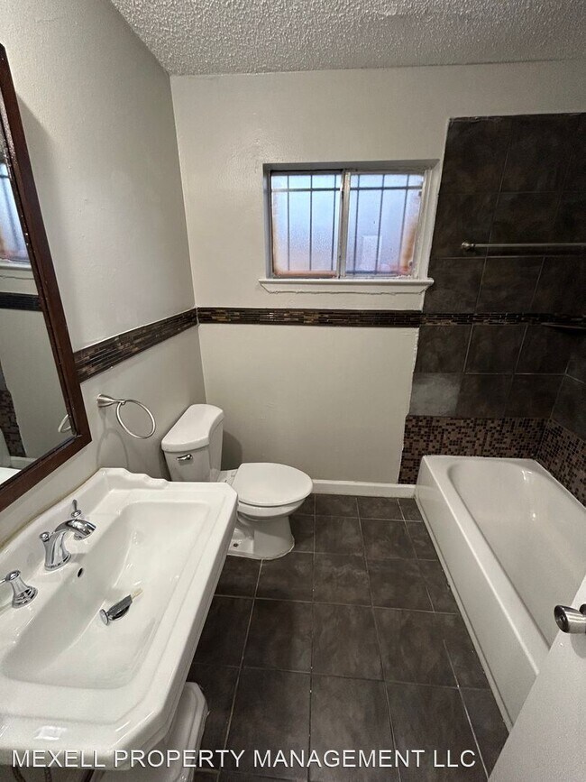 Building Photo - 4 br, 2 bath House - 2746 TOWN NORTH DR