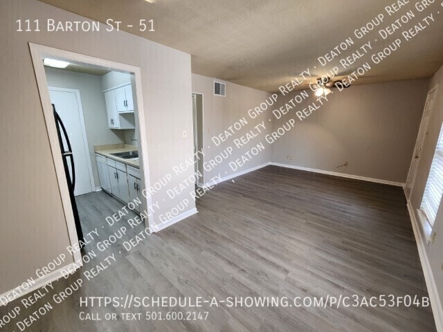 Building Photo - 111 Barton St
