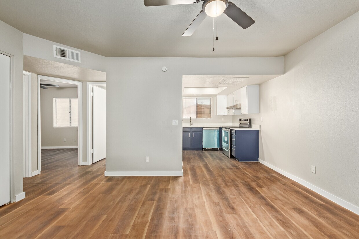 Primary Photo - 2223 W Dora St