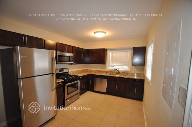 Building Photo - 4633 W 97th Pl