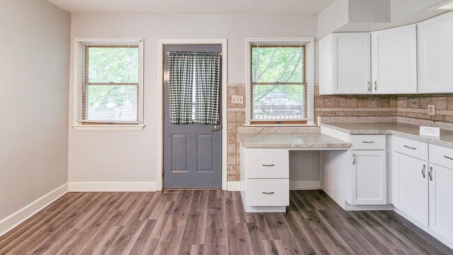 Building Photo - 3 Bedroom Home Preleasing for August 2026! Short Walk from Ball State's Campus! Updated & Spaciou...