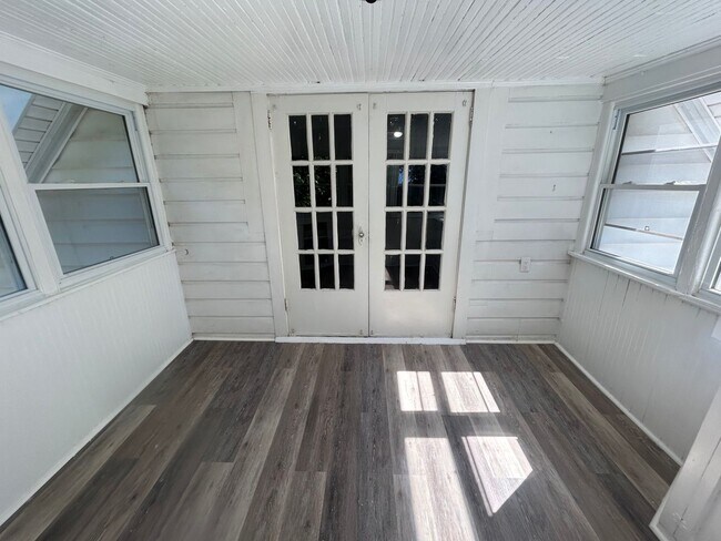 Foto del edificio - 712-716 Brandon Avenue B&amp;B General Brick and Barn Investments Moscovici