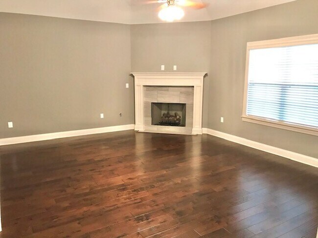 Building Photo - RiverstoneDrive5385