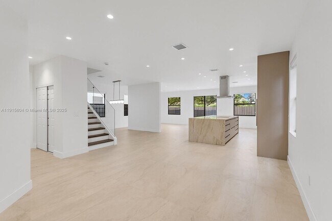 Foto del edificio - 8725 NW 102nd Ct