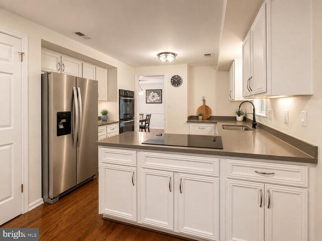 Building Photo - 2819 Otsego Dr