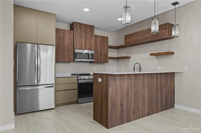 Building Photo - 2229 Corales St