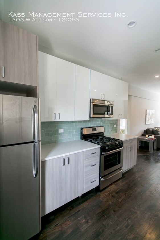 Foto principal - 1203 W Addison St